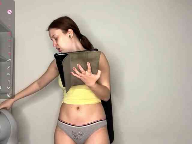 HanaHaeussler webcam