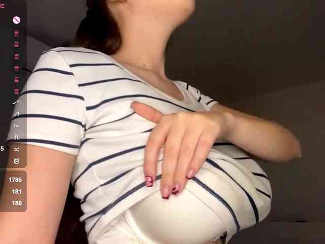HanaHaeussler webcam