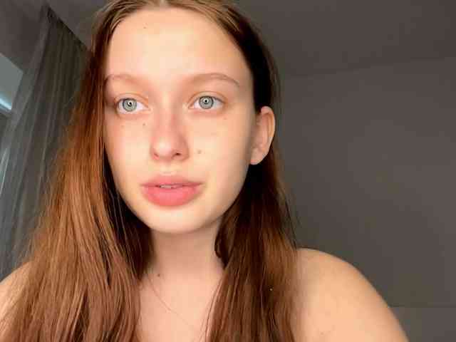 HanaHaeussler webcam