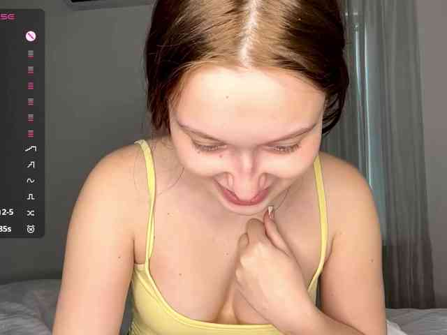 HanaHaeussler webcam