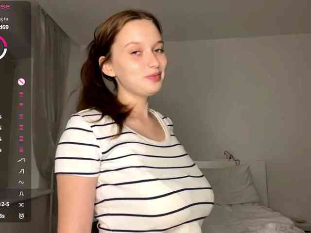 naked webcam HanaHaeussler