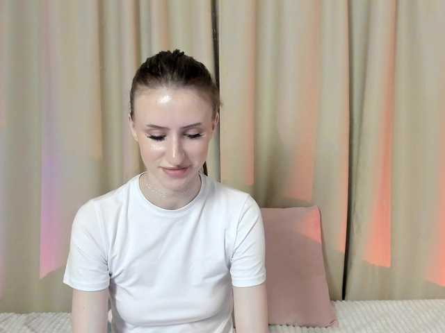 EllieRough's BongaCams show and profile