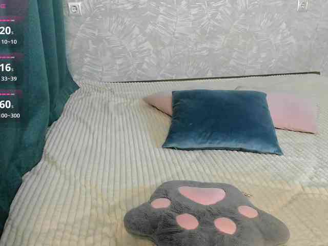 EllieRough webcam