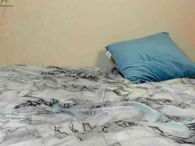 EllieRough webcam