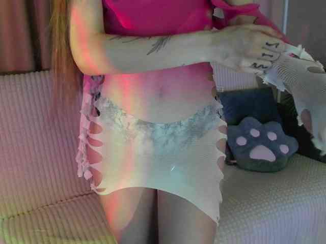 EllieRough webcam
