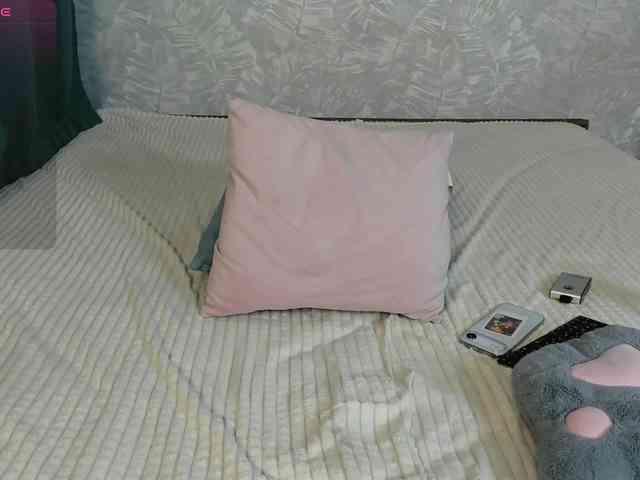 EllieRough webcam
