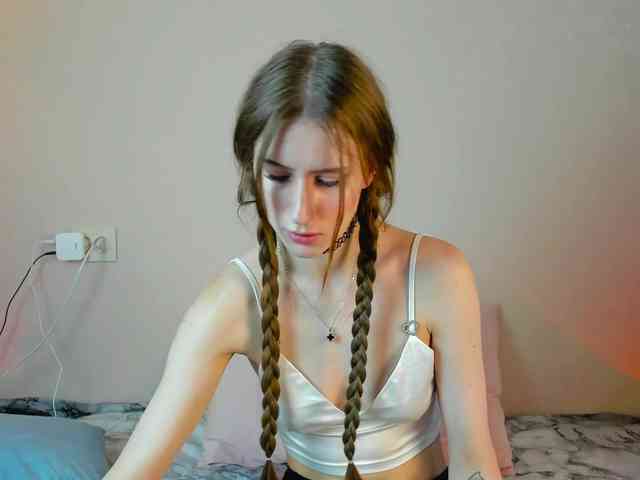EllieRough webcam