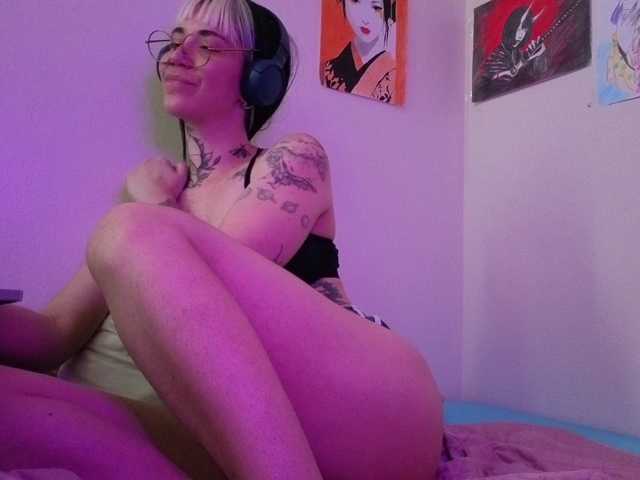Sakura-Honey live cam on UnifiedCams