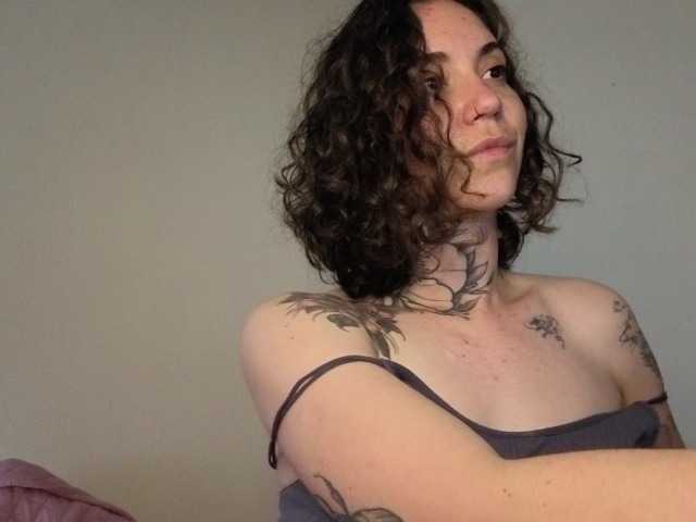 le modèle Sakura-Honey est en webcam porno dans un show sur le site bongacams, il possède les tags suivants: White/Caucasian,Brunette,Hairy