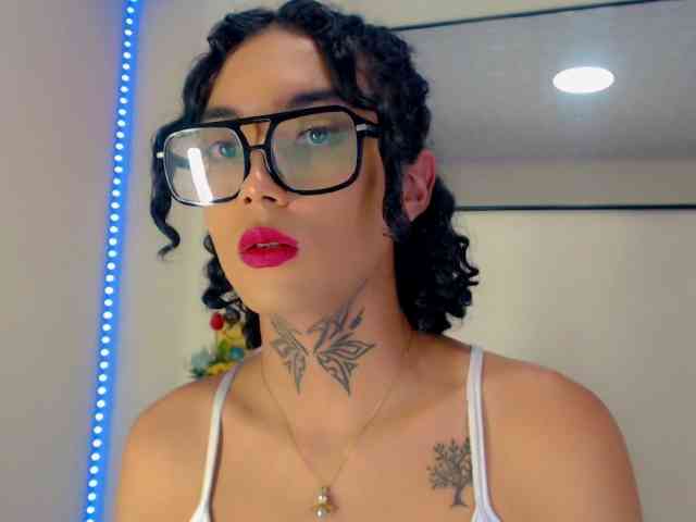 Darianna-Atehort... Live Webcam on BongaCams