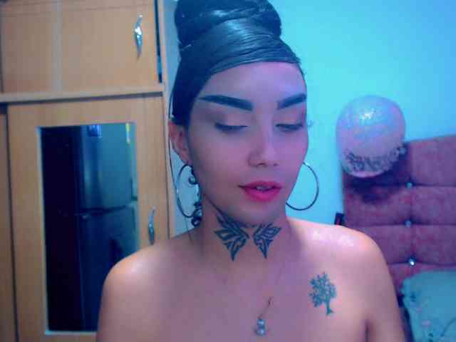 Darianna-Atehort... Live Webcam on BongaCams