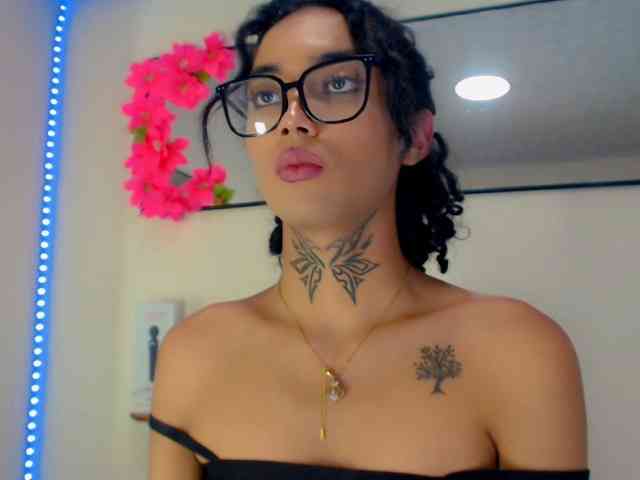 Darianna-Atehort... Live Webcam on BongaCams