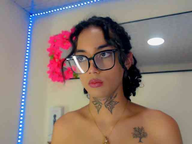 Darianna-Atehort... Live Webcam on BongaCams