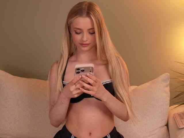 minimolly Live Webcam on BongaCams