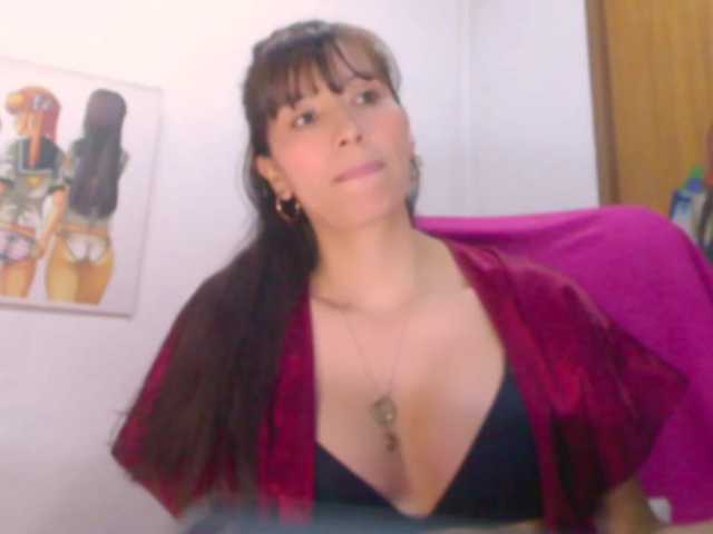 latina05 live cam on BongaCams