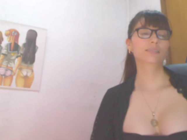 latina05 live cam on BongaCams