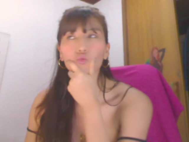 latina05 live cam on BongaCams