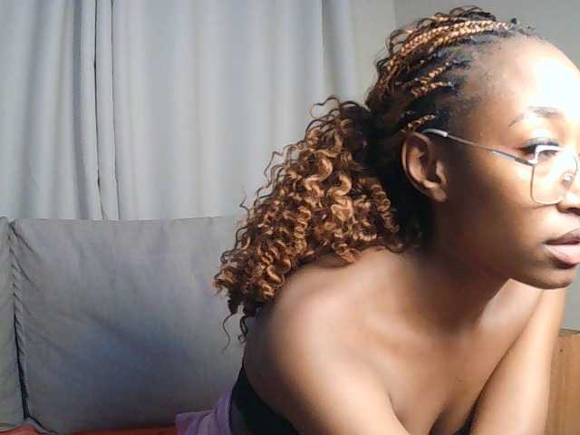 Queennana live cam on BongaCams