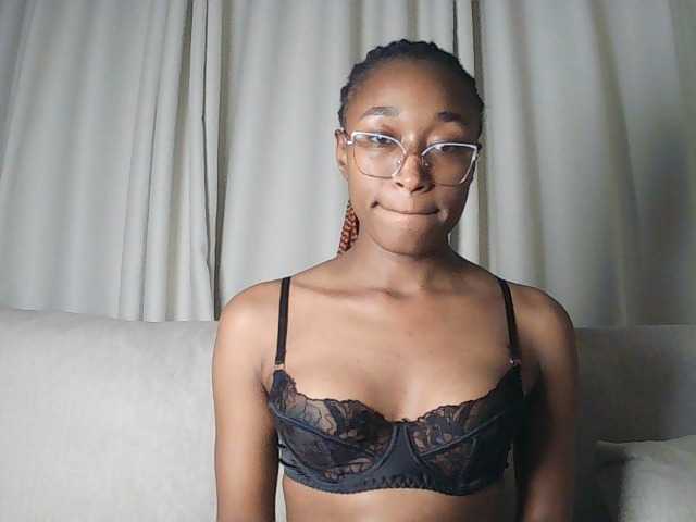 Queennana live cam on BongaCams