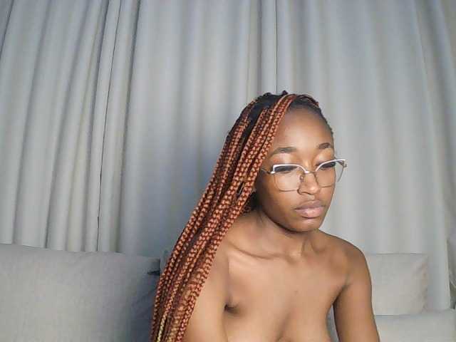 Queennana live cam on BongaCams