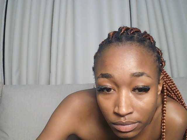 Queennana live cam on BongaCams