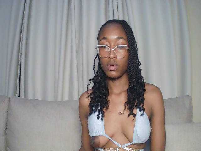 Queennana live cam on BongaCams