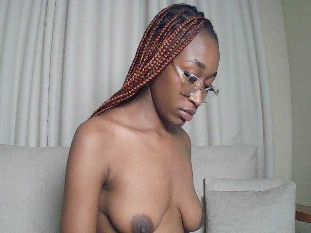 Queennana live cam on BongaCams