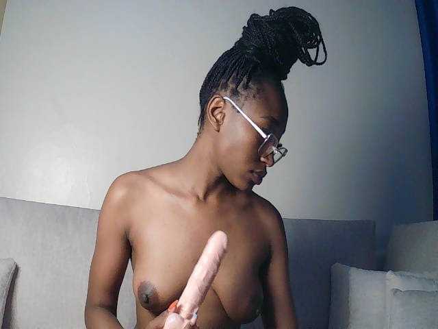 Queennana live cam on BongaCams