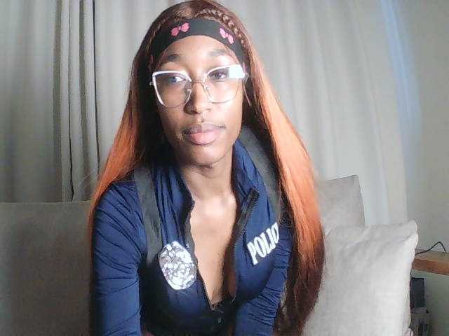 Queennana live cam on BongaCams