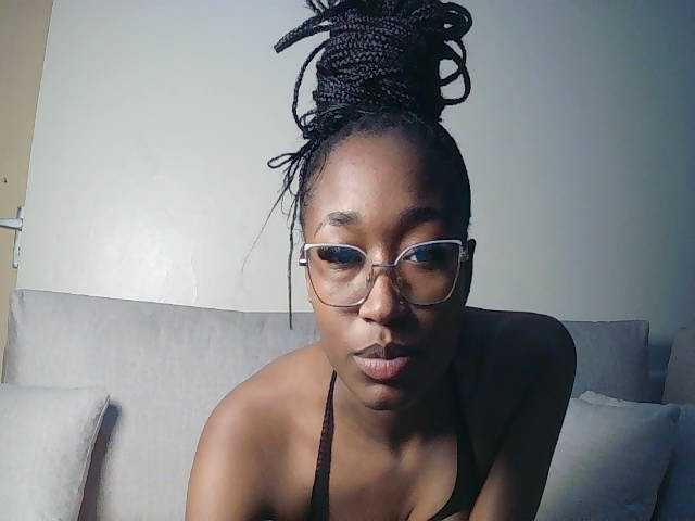Queennana live cam on BongaCams