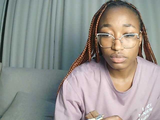 Queennana live cam on BongaCams