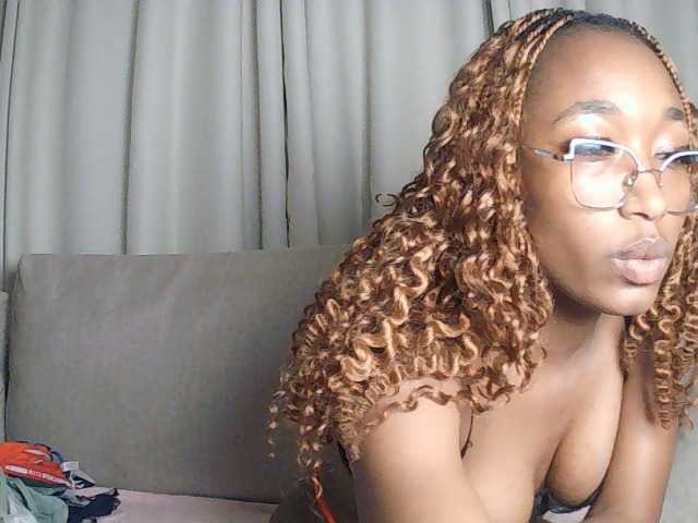 Queennana live cam on BongaCams