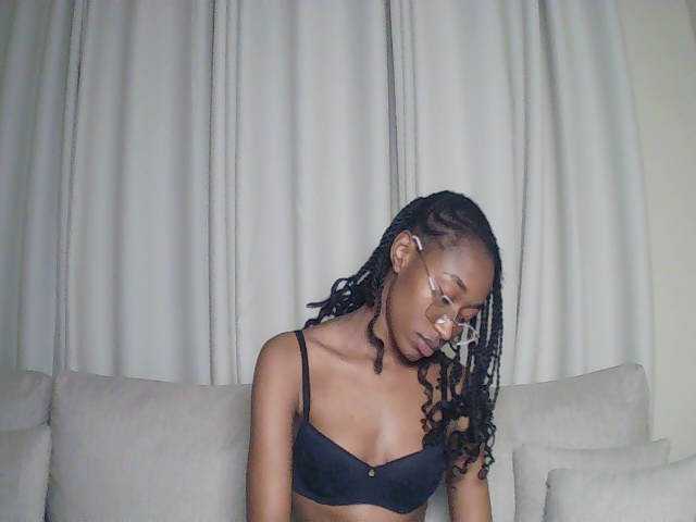 PinkAura_ live cam on BongaCams
