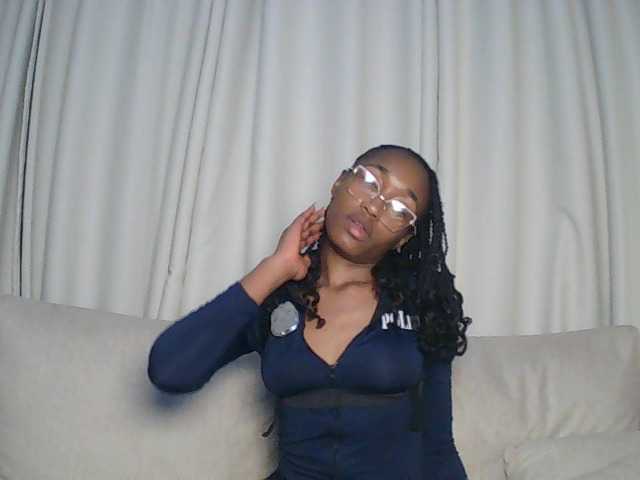 Queennana live cam on BongaCams