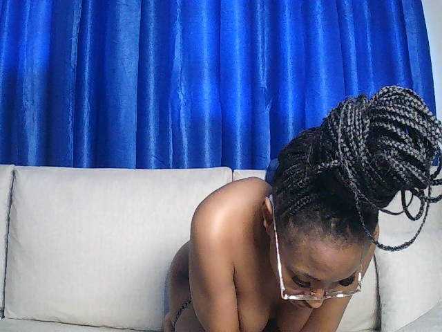 Queennana live cam on BongaCams