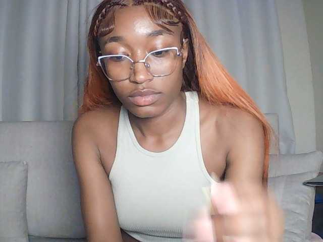 Queennana live cam on BongaCams