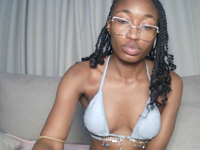 Queennana live cam on BongaCams