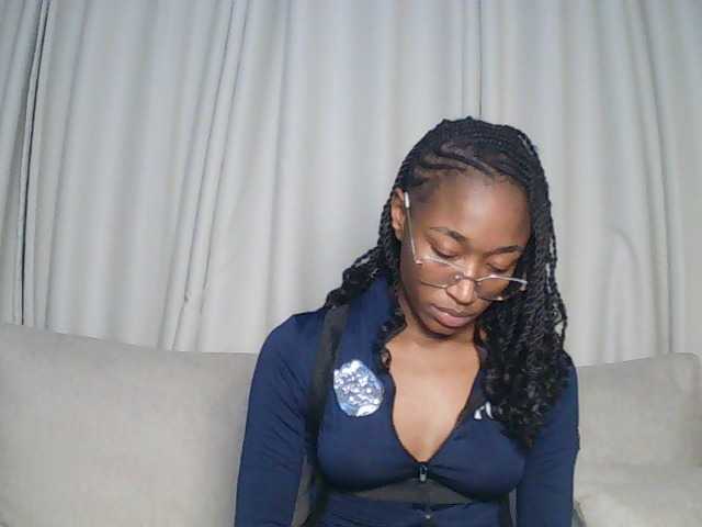 Queennana live cam on BongaCams