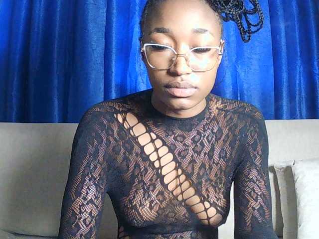 Queennana live cam on BongaCams