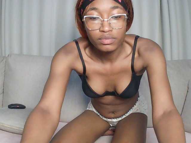 Queennana live cam on BongaCams