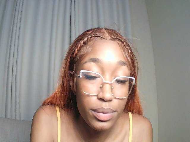 Queennana live cam on BongaCams