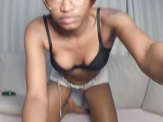 Queennana live cam on BongaCams