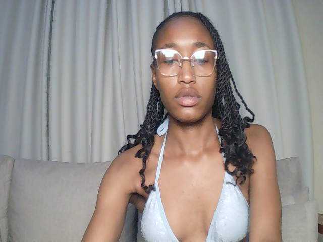 Queennana live cam on BongaCams