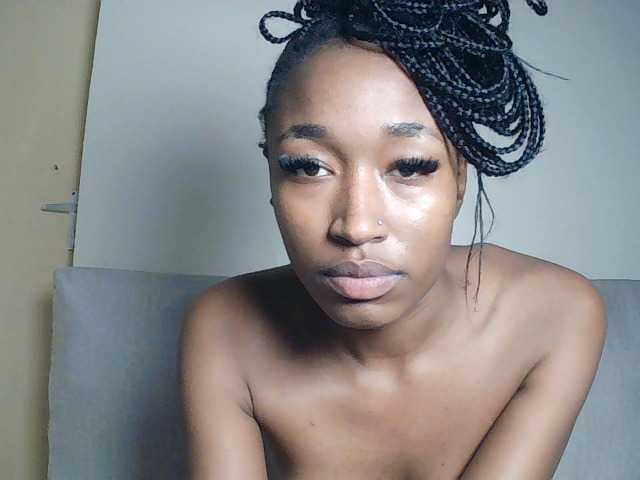 Queennana live cam on BongaCams
