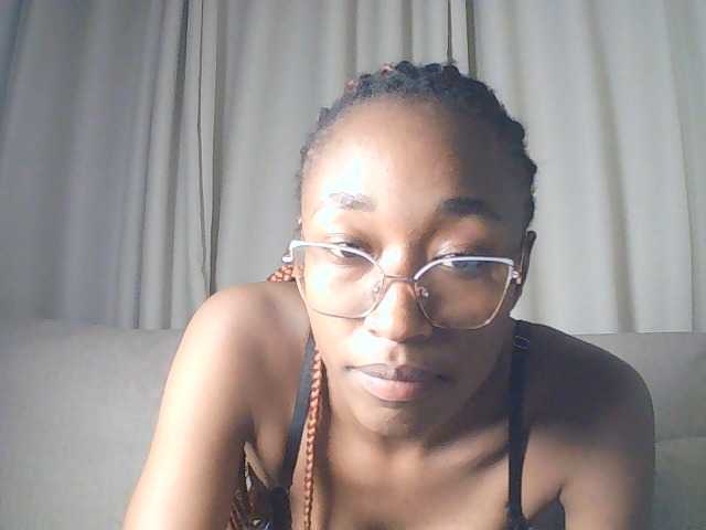 Queennana live cam on BongaCams