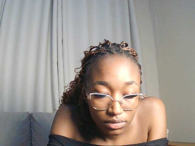 Queennana live cam on BongaCams