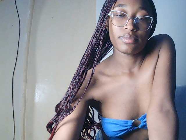 Queennana live cam on BongaCams