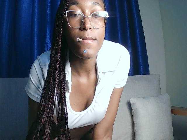 Queennana live cam on BongaCams