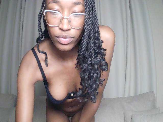 Queennana live cam on BongaCams
