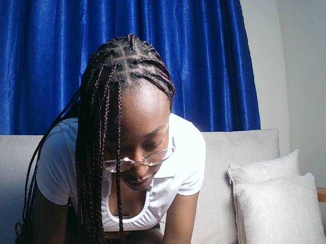 Queennana live cam on BongaCams